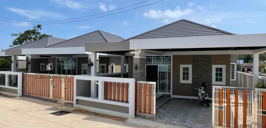 โครงการบ้านสวนสิริกาญจน์ บ้านเดี่ยวทำเลทองติดถนนใหญ่  2.79  ล้านบาท